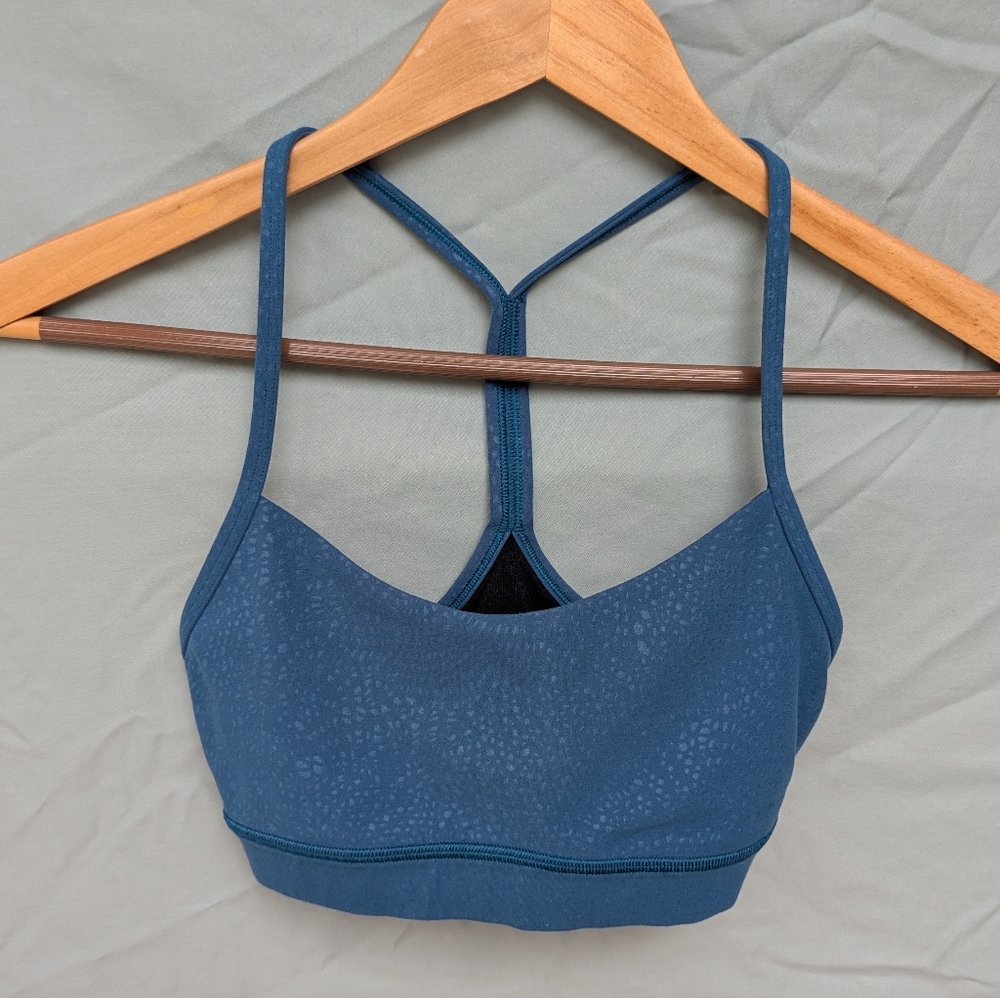 Lululemon Flow Y Bra Nulu Light Support Size 2 Blue